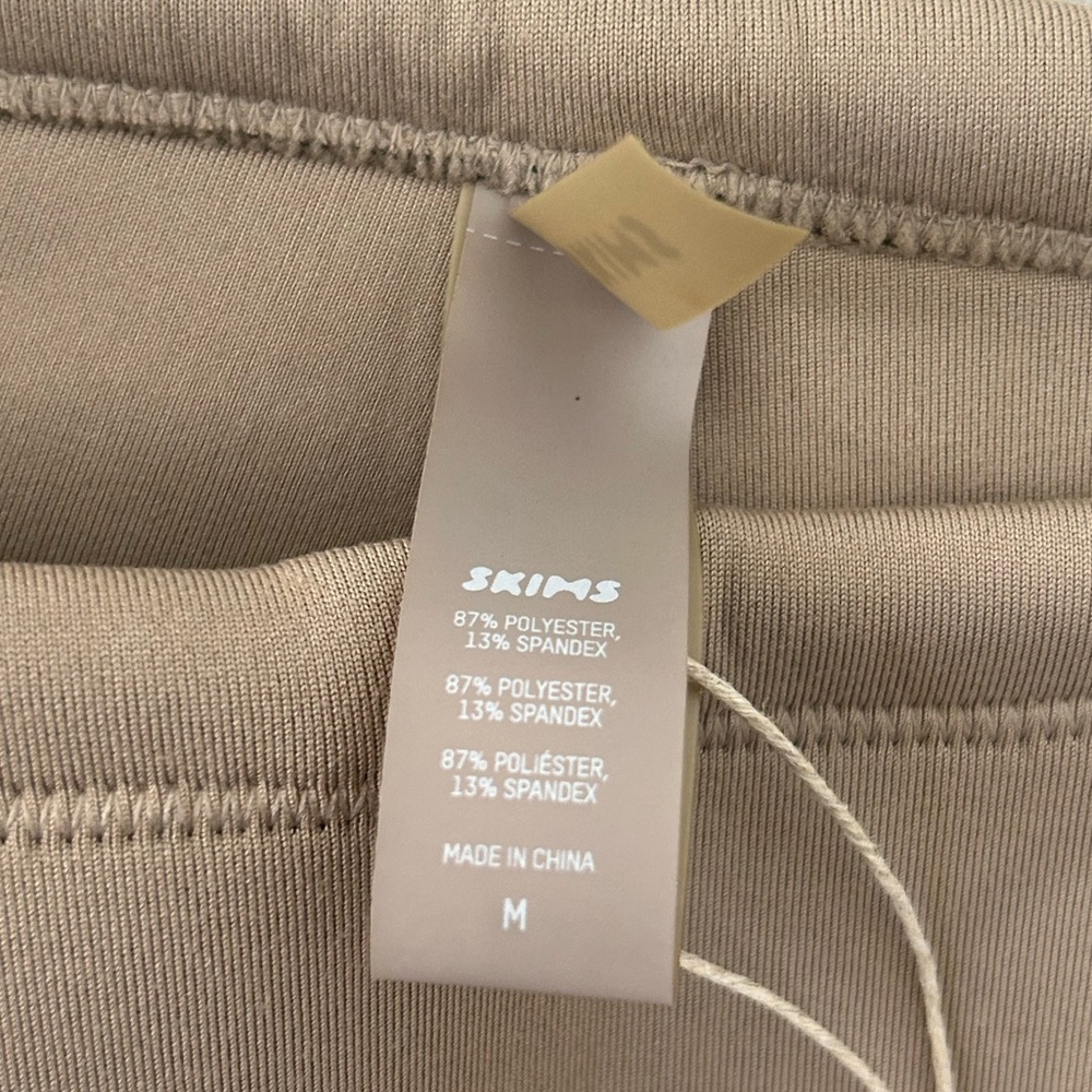 NWT SKIMS Sport Swim Scuba Mid Thigh Short in Desert - Picture 10 of 10